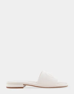 Comfortable Women's Debossed Chain Link Slide Sandal in Eggnog Leather