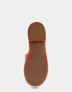 Comfortable Women's Debossed Chain Link Slide Sandal in Virtual Pink Leather