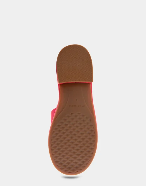 Comfortable Women's Debossed Chain Link Slide Sandal in Virtual Pink Leather