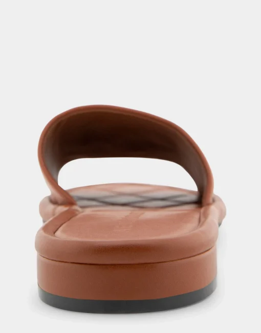 Comfortable Women's Debossed Chain Link Slide Sandal in Gingerbread Leather