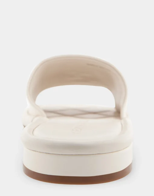 Comfortable Women's Debossed Chain Link Slide Sandal in Eggnog Leather
