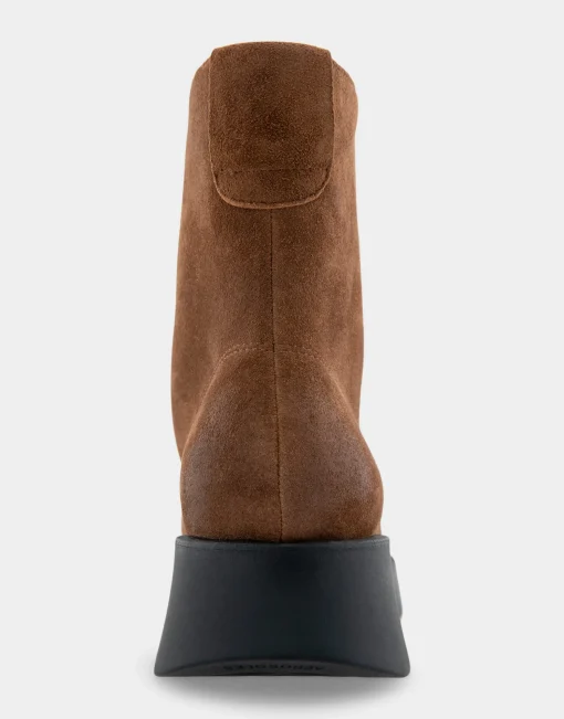 Comfortable Women's Flexible Molded Unit Front Zip Bootie in Tobacco Suede
