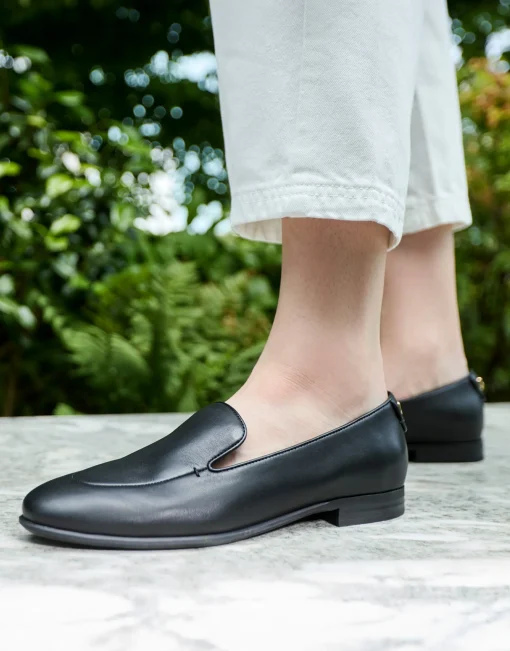 Comfortable Women's Flexible Tailored Clean Loafer in Black Leather