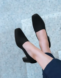 Comfortable Women's Heeled Pump in Black Stretch Fabric