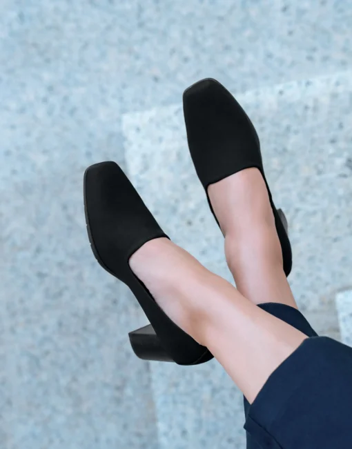 Comfortable Women's Heeled Pump in Black Stretch Fabric