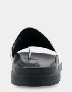 Comfortable Women's Hooded Toe Ring Footbed Sandal in White Leather