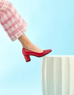 Comfortable Women's Mid-heel Pump in Racing Red Leather