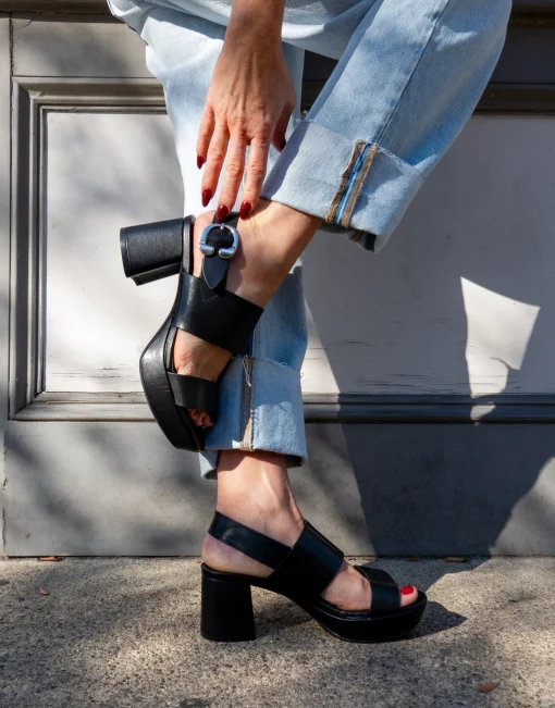 Comfortable Women's Platform Sandal in Black Leather