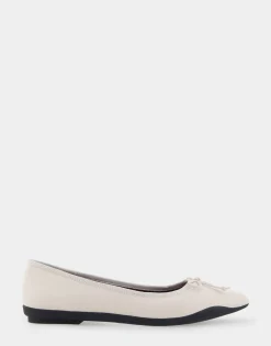 Comfortable Women's Point Toe Flat in Eggnog Leather