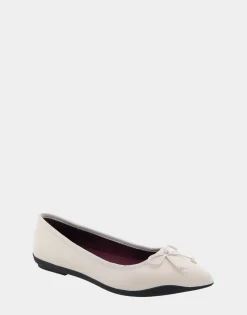 Comfortable Women's Point Toe Flat in Eggnog Leather