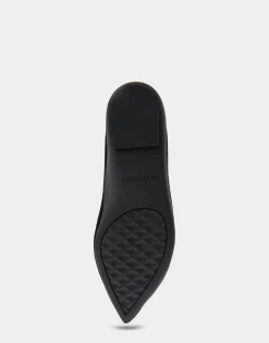 Comfortable Women's Point Toe Flat in Eggnog Leather