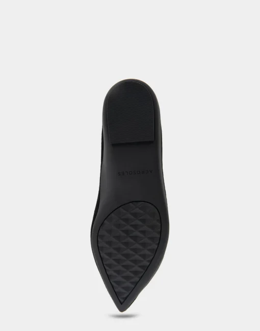 Comfortable Women's Point Toe Flat in Eggnog Leather