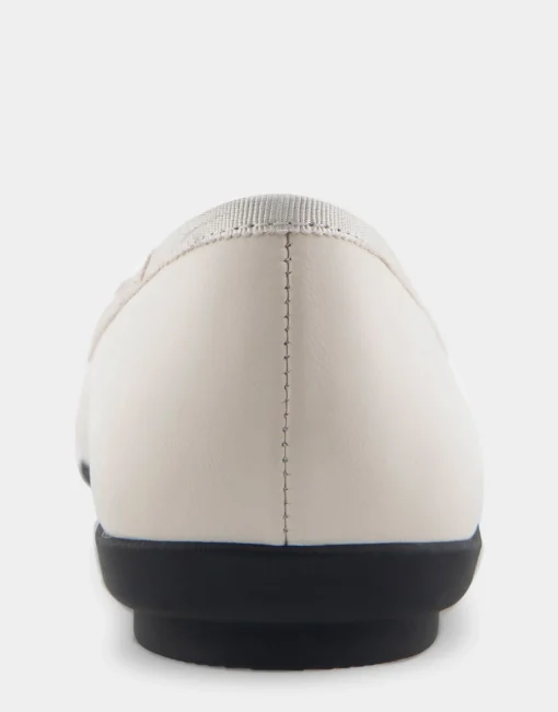 Comfortable Women's Point Toe Flat in Eggnog Leather
