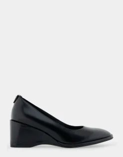 Comfortable Women's Sculpted Wedge Pump in Black Leather