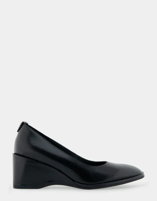 Comfortable Women's Sculpted Wedge Pump in Black Leather