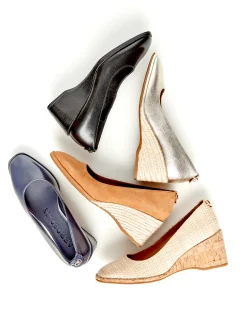 Comfortable Women's Sculpted Wedge Pump in Black Leather