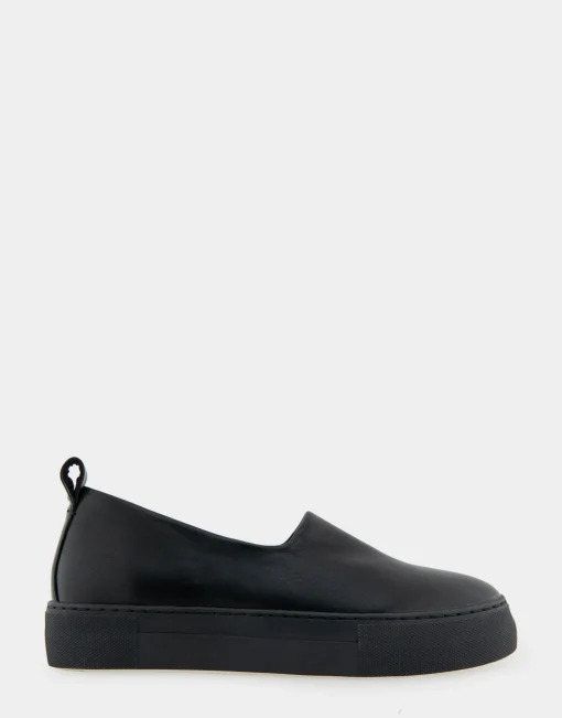Comfortable Women's Strech Hidden Wedge Slip On Flatform Sneaker in Black Stretch Faux Leather